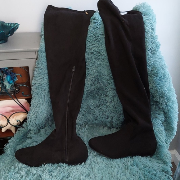 mid thigh black boots